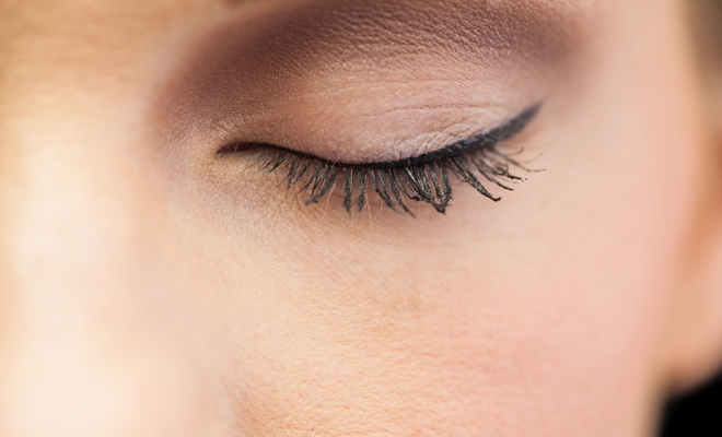 Explora los fundamentos de la micropigmentación, enfocándose en la línea superior